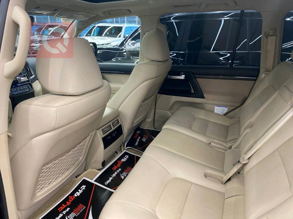 تۆیۆتا لاند کروزەر